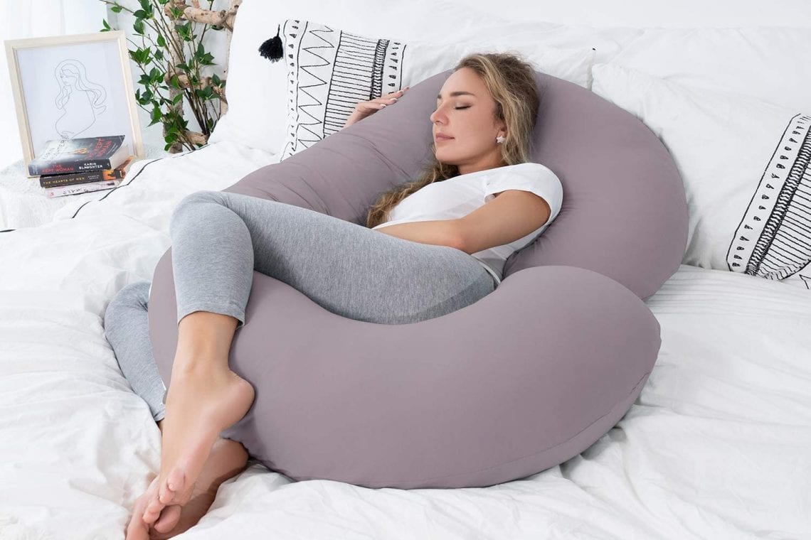 Comment-dormir-avec-un-coussin-de-grossesse