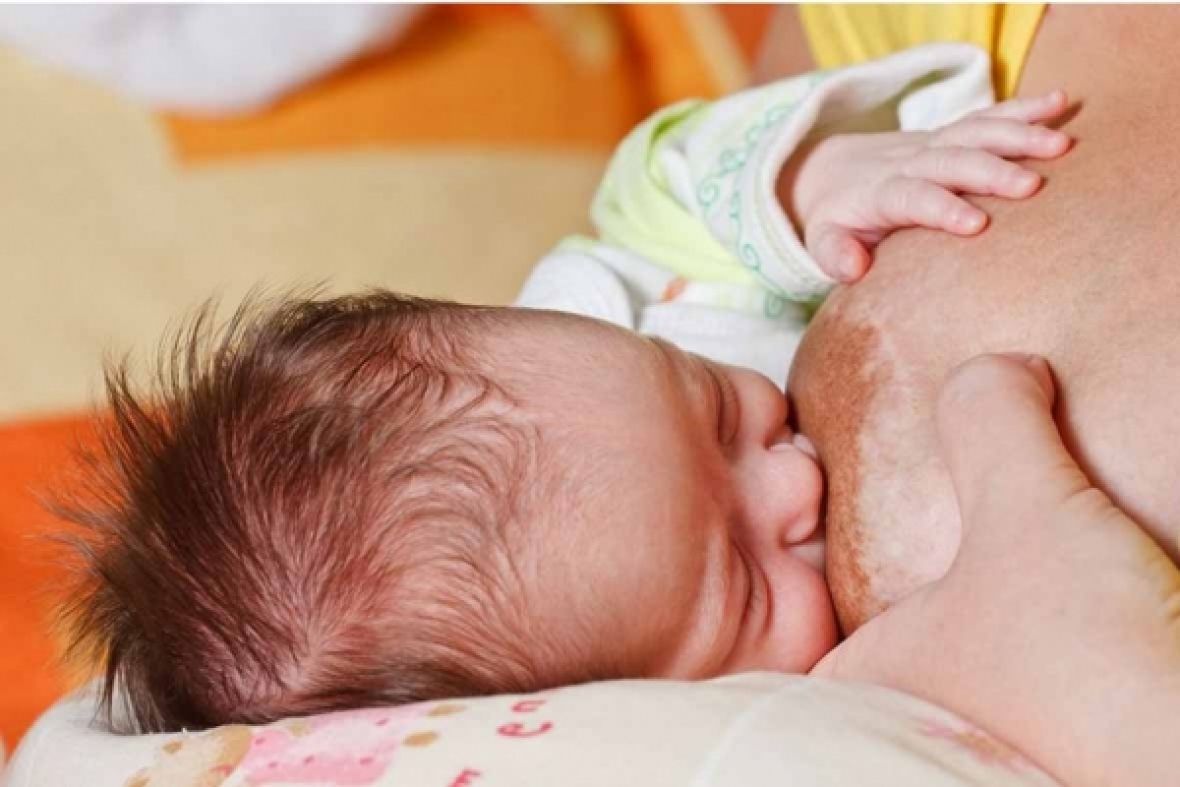 Bebe Qui S Enerve Pendant Allaitement Chroniquesdefemmes Com Bebe Qui S Enerve Pendant Allaitement Chroniquesdefemmes Com