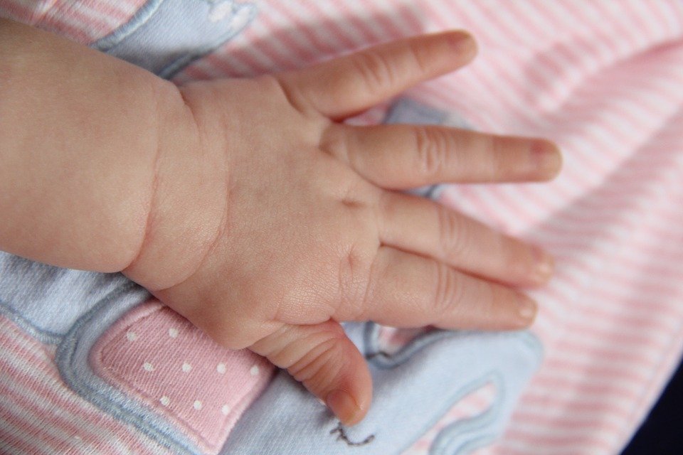Pourquoi Les Mains De Mon Bebe Sont Froides Chroniquesdefemmes Com Pourquoi Les Mains De Mon Bebe Sont Froides Chroniquesdefemmes Com