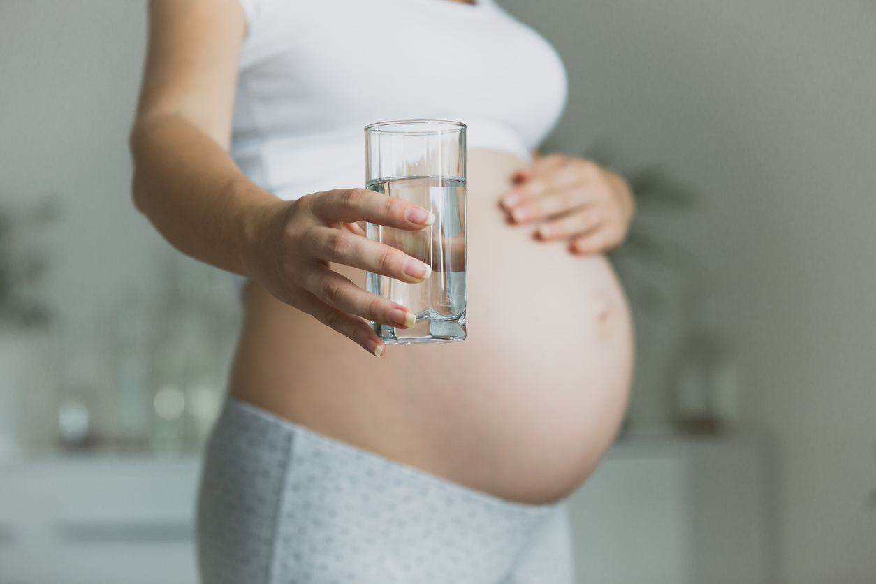ne-pas-boire-assez-d'eau-pendant-la-grossesse