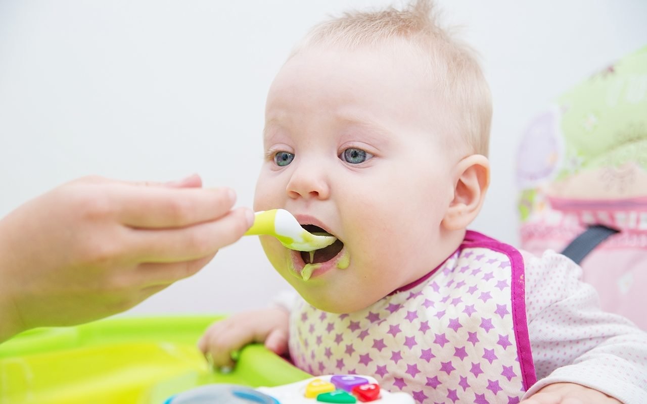 premier-repas-de-bébé