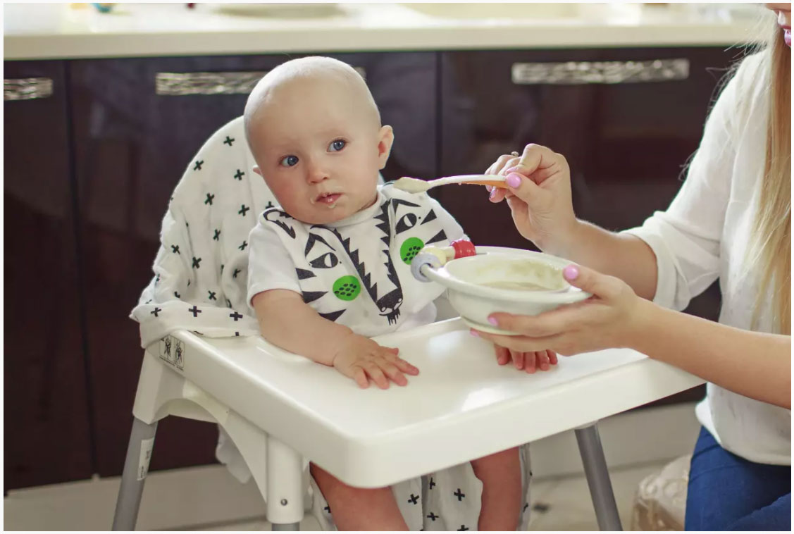 quand-asseoir-bébé-dans-une-chaise-haute